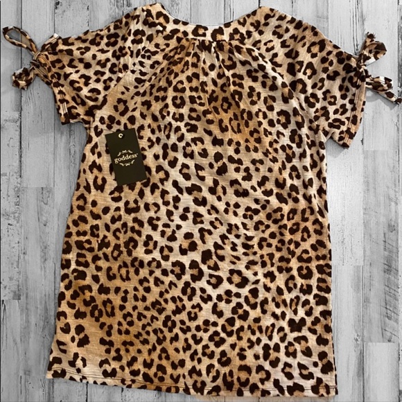 NWT Goddess Women’s Leopard Print Casual Top - Picture 2 of 4